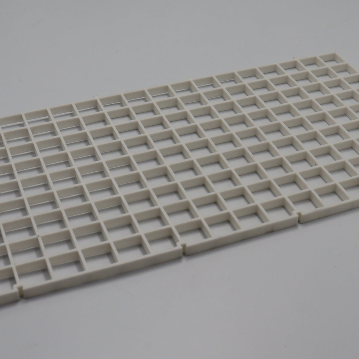 SKRw COLMEIA PLASTICA FURO 15MM 15X30CM C/ 8 BRANC